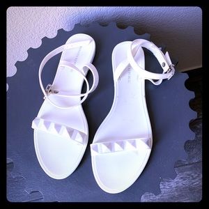 $22🔥 NEW 🤩White Gel sandals size 9
